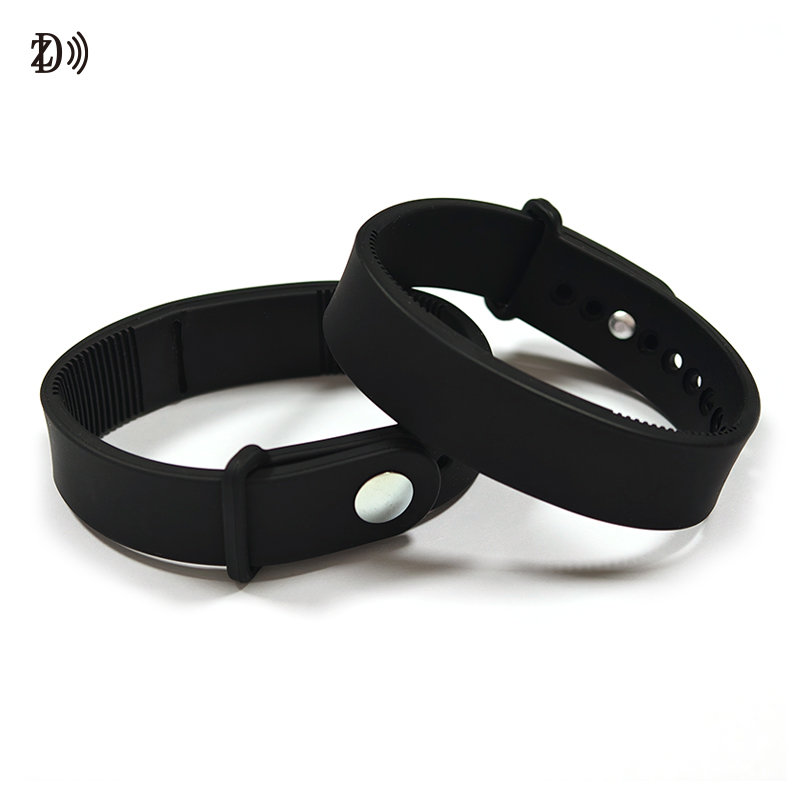 Open-ended wristband (can hold a SIM card)