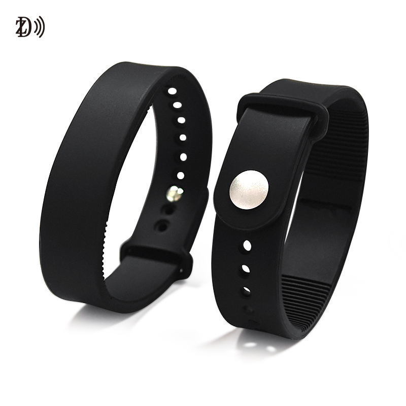 Open-ended wristband (can hold a SIM card)