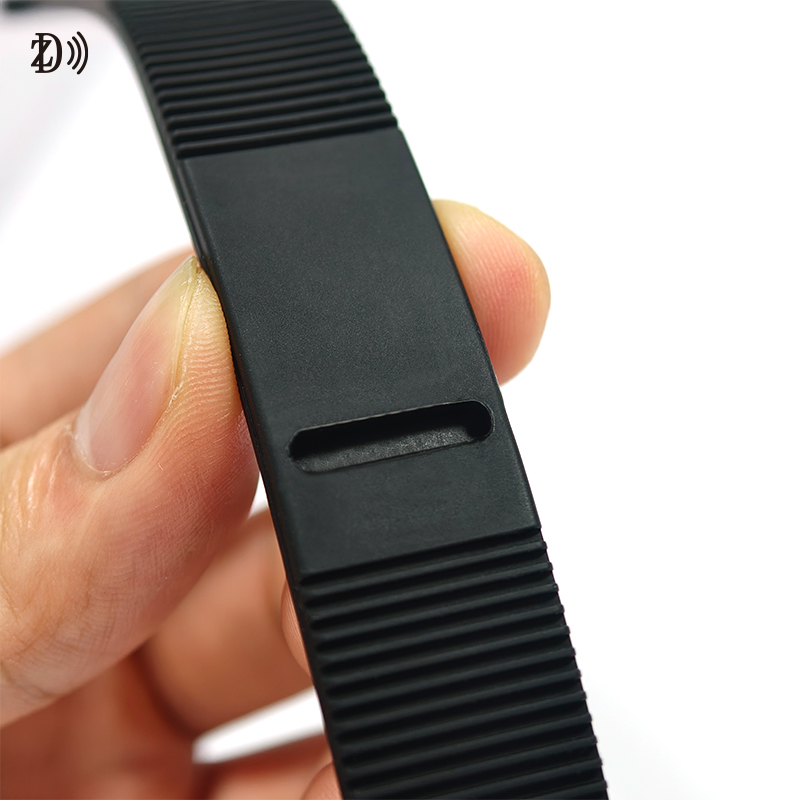 Open-ended wristband (can hold a SIM card)