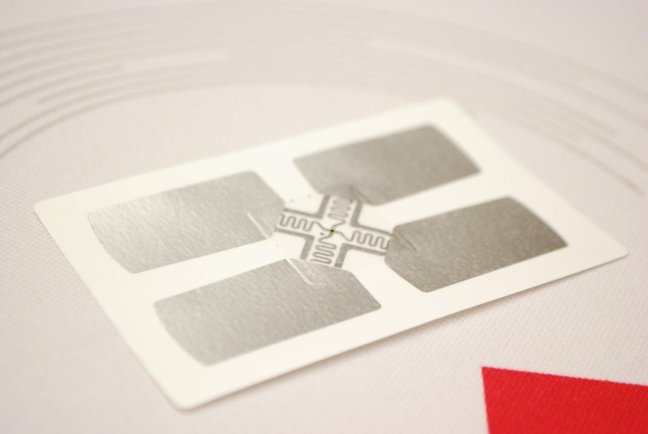 RFID Label Glass Bottles and Liquid Packaging RFID Label Glass Bottles and Liquid Packaging